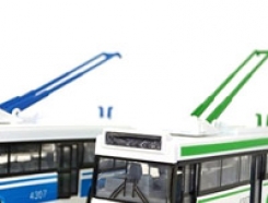 ⁣Городской троллейбус, металлический, озвученный, светящиеся фары, двери открываются, 30 см