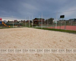 Спортивная волейбольная площадка покрытая песком