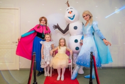 Эльза, Анна и Олаф - новые костюмы и лучшие актёры для детей, влюблённых в "Холодное сердце так же сильно, как и мы!