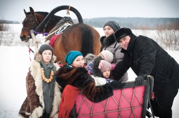 "В гостях у русской зимы": программа семейного досуга в КСК "Темп"