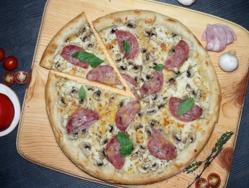 Пицца "Ветчина и грибы"