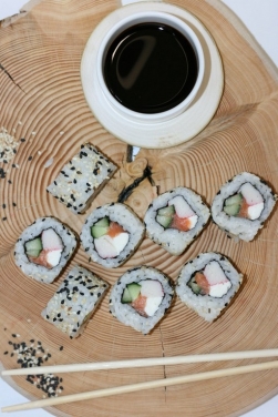 Ролл "Краб-лосось в кунжуте"