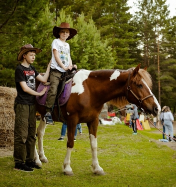 Детский День Рождения в конном клубе  "Приключения на Ранчо"