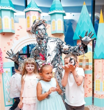 Дискотека с Зеркальным Человеком в Екатеринбурге