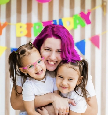 Красочный  день рождения! Рисуем на всём: стенах, полу, окнах и друзьях!